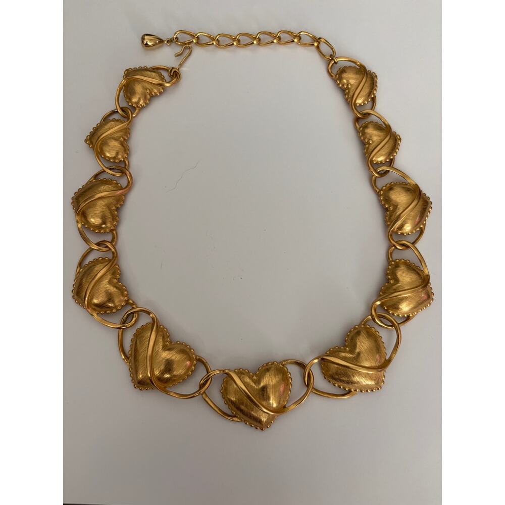 Vintage Trifari Gold Tone Collar Necklace Puffy Heart Links Chunky Excellent - Picture 2 of 7
